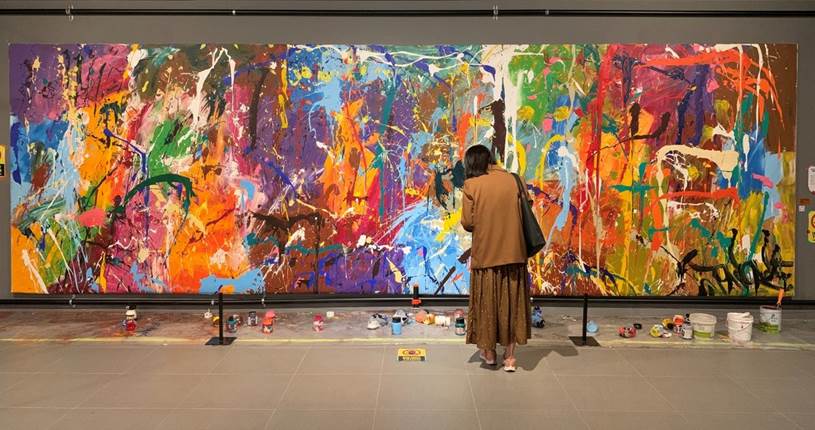 Imagen que contiene hombre, niño, joven, colorido Descripción generada automáticamente